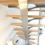 Escalier 1/4 tournant inox brossé et hêtre