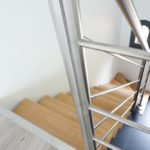 Escalier limon inox brossé et marches chêne