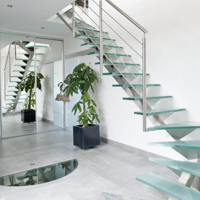 Escalier 2/4 tournant inox brossé et marches en verre